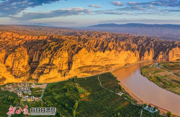 一座金山.jpg 一座金山.jpg