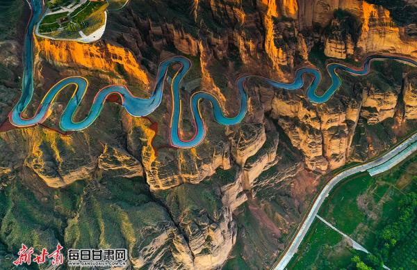 玄色飄帶縈繞金色石林DJI_0151.JPG 玄色飄帶縈繞金色石林DJI_0151.JPG